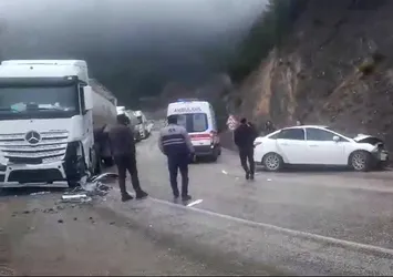 Bolu'da TIR ile otomobil çarpıştı: 4 yaralı