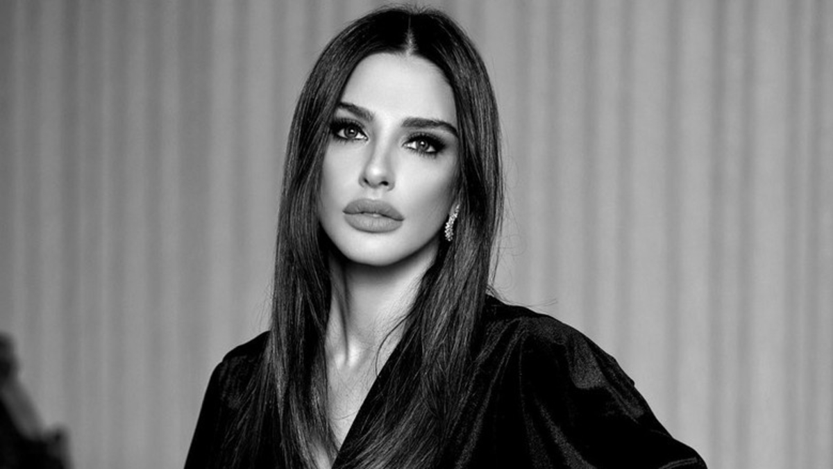 Aslıhan Doğan Turan milyonluk aracıyla Etiler sokaklarında