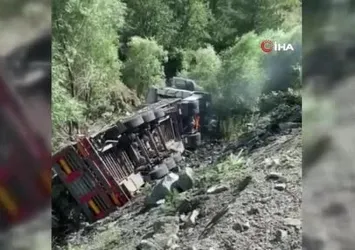 Tır sürücüsü yanmaktan son anda kurtuldu