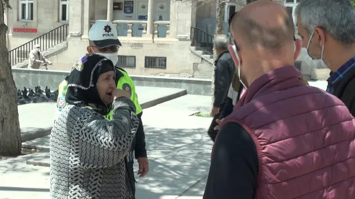 1589179159612.jpg Sokağa çıkmaya hazırlanan yaşlı kadının cüzdanını çaldılar! - 1