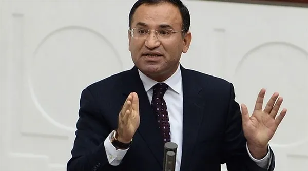 Adalet Bakanı Abdulhamit Gül görevden affını istedi! Yeni Adalet Bakanı Bekir Bozdağ oldu