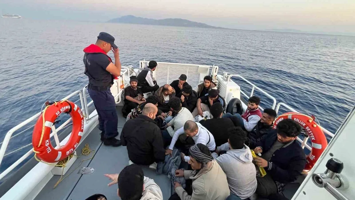 Yunanistan düzensiz göçmenleri lastik bota bindirerek ölüme itti