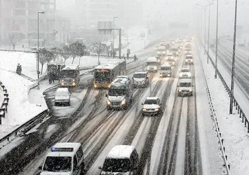 İstanbul'da mesai saatlerine kar düzenlemesi