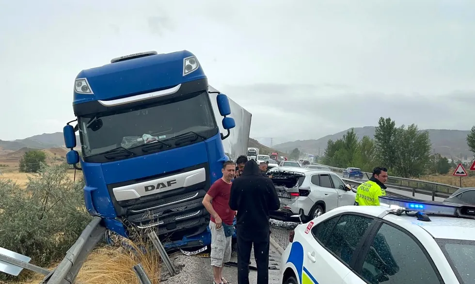 Kastamonu'da sağanak faciaya yol açtı: 3 zincirleme kazada 1 ölü, 12 yaralı - 3