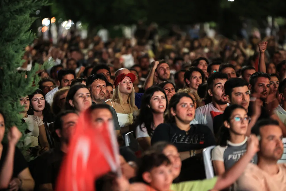 filenin-sultanlari-icin-adana-ve-mersin-tek-yurek-meydanlar-milli-heyecanla-doldu-1788717201669.jpg Filenin Sultanları için Adana ve Mersin tek yürek: Meydanlar milli heyecanla doldu - 2
