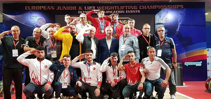 Altın madalya kazanan Muhammet Furkan Özbek'ten Mehmetçik'e asker selamı