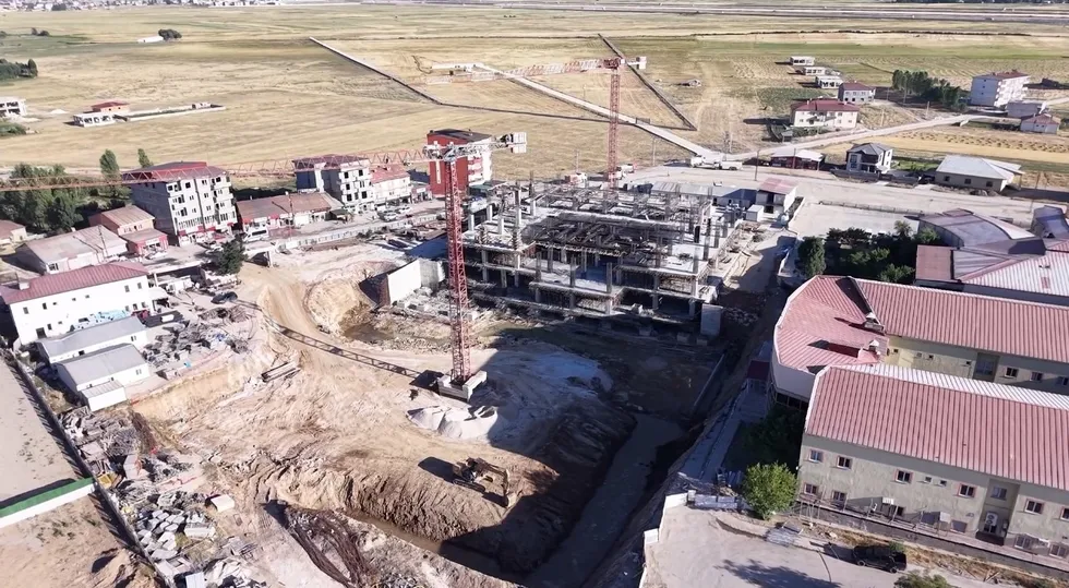 Yüksekova'da sağlık yatırımı yükseliyor! 100 yataklı hastanede ikinci kata geçildi - 2