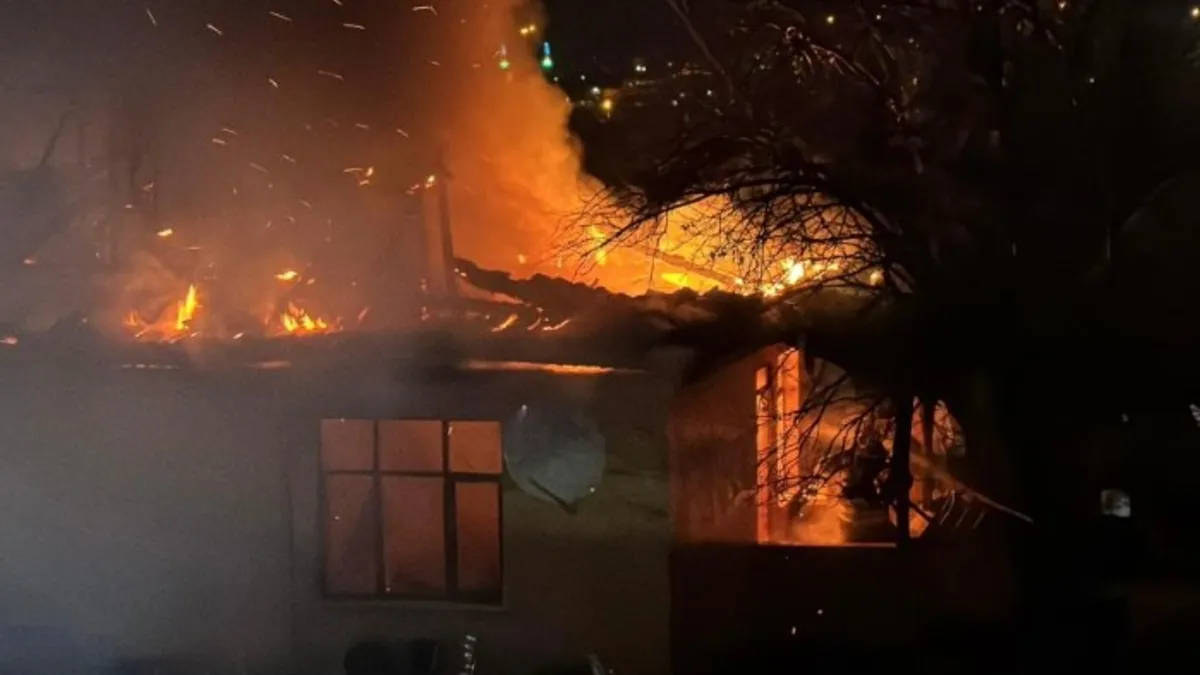Kocaeli’de soba faciası! 5 kişinin yaşadığı ev resmen küle döndü