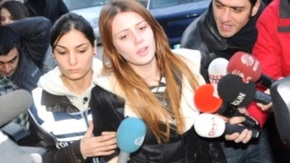 Hapis cezası ertelenen Gizem Karaca’dan mutluluk pozu geldi
