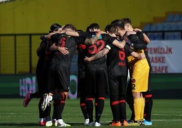 Karagümrük Çaykur Rizespor'u 2-1 yendi! MAÇ SONUCU