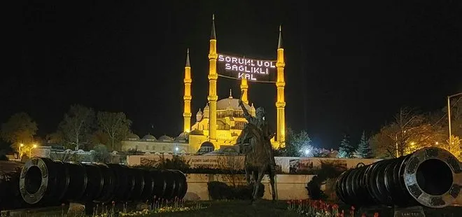 Selimiye Camii'nden mahya ile koronavirüs uyarısı