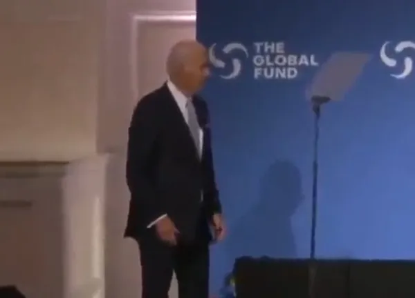 biden-yine-tuhaf-hareketleriyle-dunyanin-gundeminde-bir-saga-bir-sola-dondu-durdu-1663847950767.jpg Biden yine tuhaf hareketleriyle dünyanın gündeminde! Bir sağa bir sola döndü durdu - 1