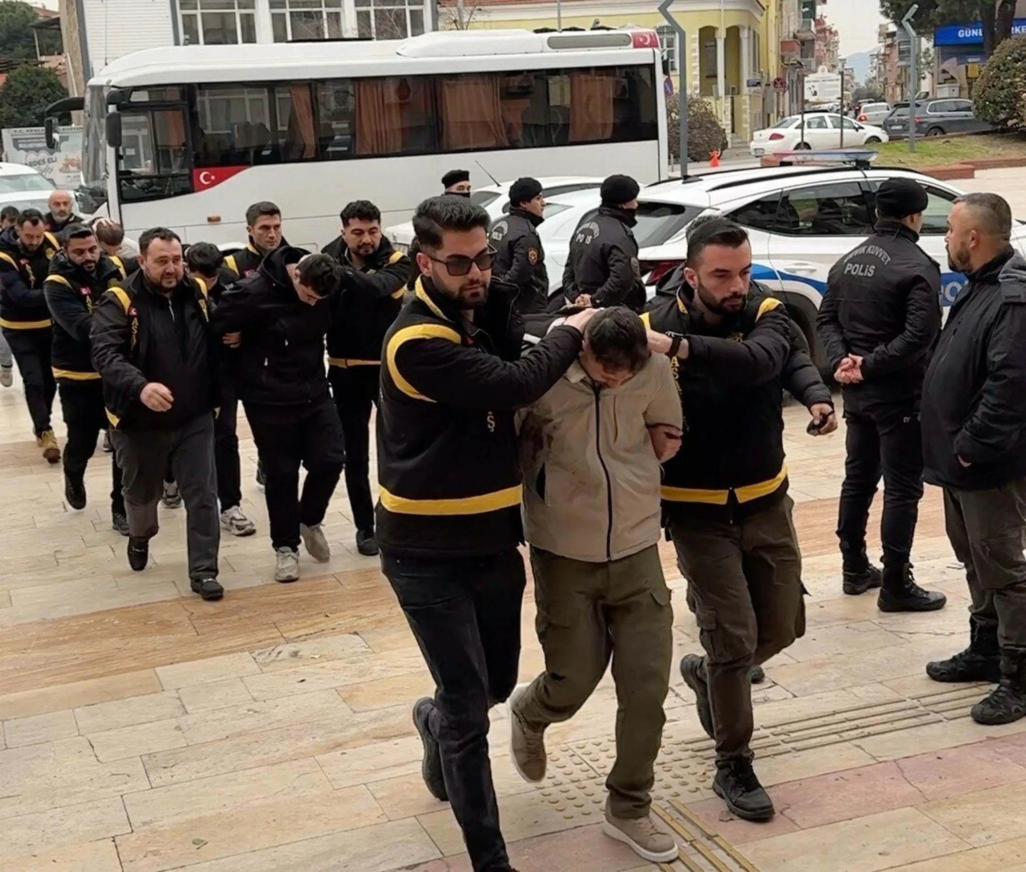 Akraba pazarcıların silahlı kavgası: 5 kişi tutuklandı