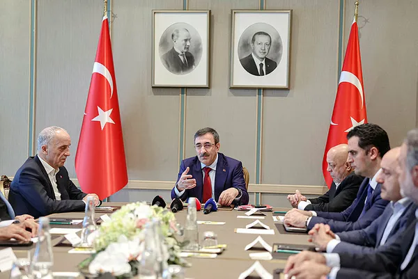 Cumhurbaşkanı Yardımcısı Yılmaz işçi sendikaları temsilcilerini kabul etti