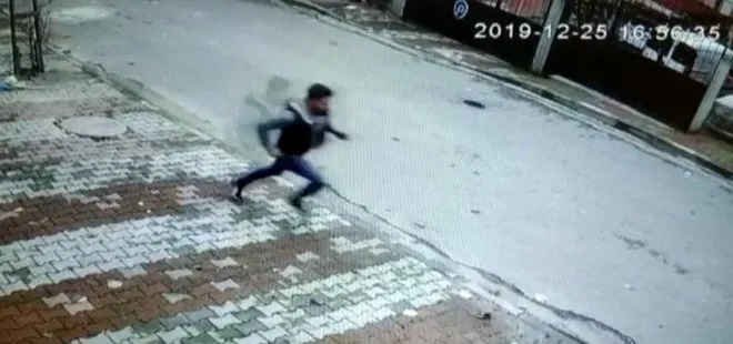 İstanbul’da şoke eden olay! Kadını yerde sürükleyip telefonunu çalan kapkaççının kaçma anı kamerada