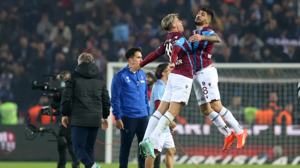Trabzon yerel medyasından Fenerbahçe zaferi manşetleri! Şampiyon döndü Fener söndü