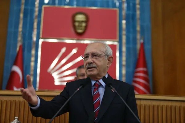 Ekrem İmamoğlu delege avında! Koltuk için tüm tuşlara basıyor