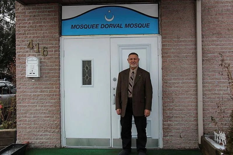 Kanada'da Türk camisine ırkçı afiş - 1