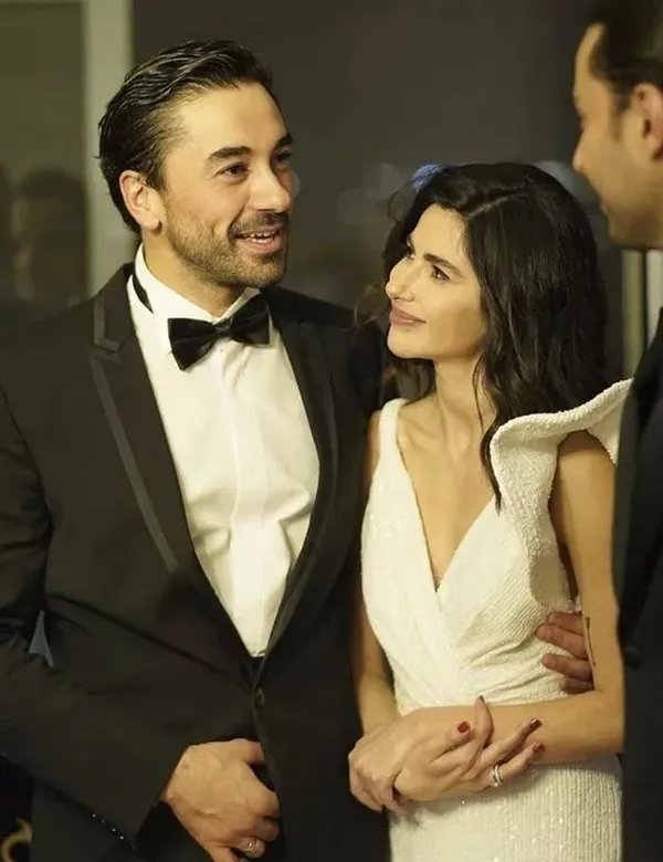 nesrin-cavadzade-ve-gokhan-alkandan-kotu-haber-evlenmeleri-bekleniyordu-1655099279278.jpeg Nesrin Cavadzade ve Gökhan Alkan'dan kötü haber! Evlenmeleri bekleniyordu... - 3