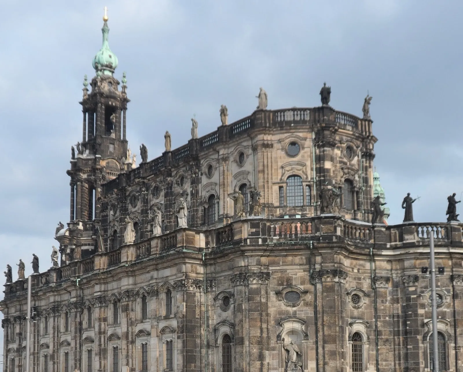 Alman Katolik kiliselerinde çocuk istismarı skandalı