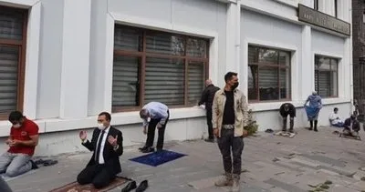 Kars Belediye Başkan Vekili Türker Öksüz’ün Cuma namazını vatandaşlarla kılmasından rahatsız oldular