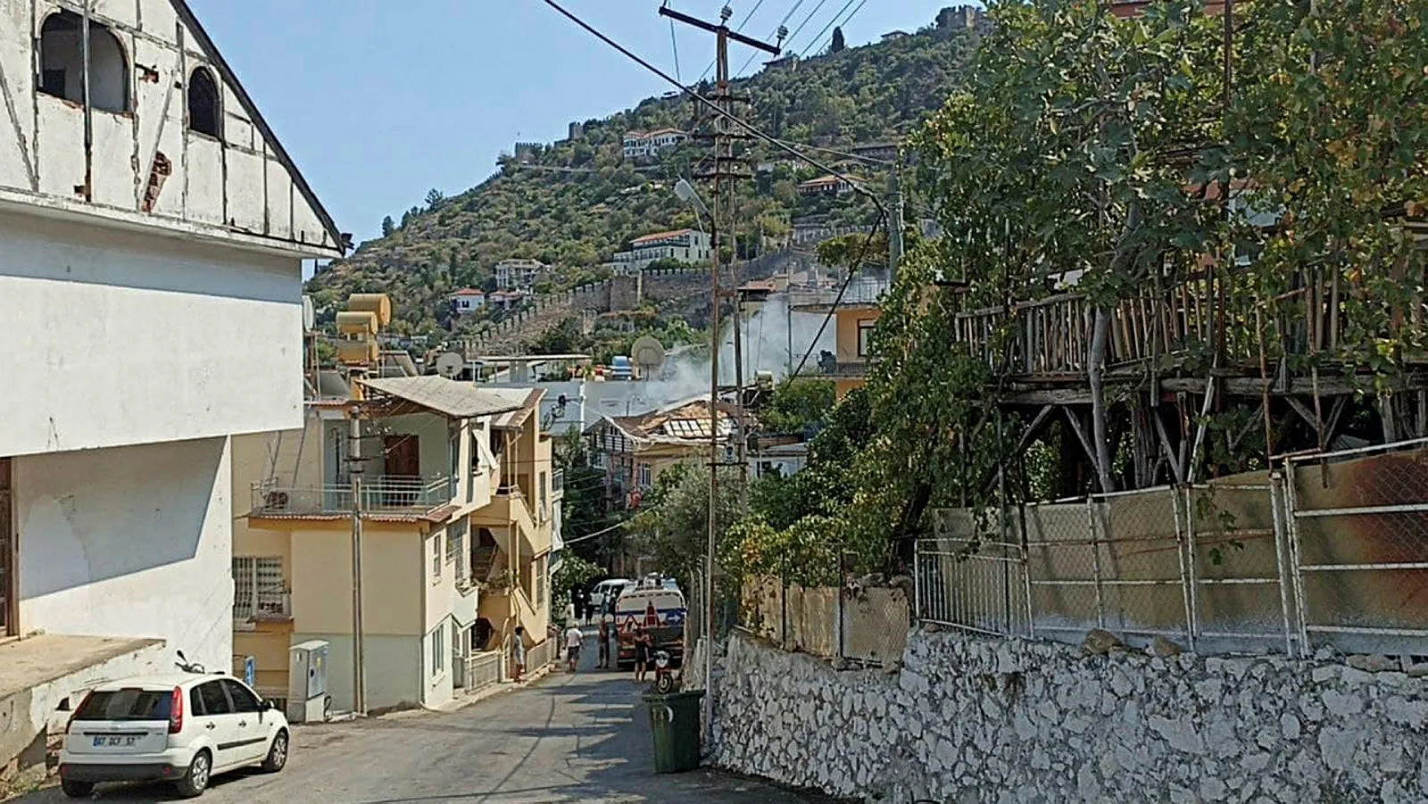 Antalya'da yangın: Alevlere teslim oldu