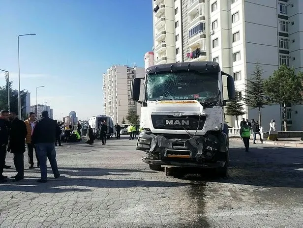 Kayseri'de halk otobüsü beton mikseriyle çarpıştı! Çok sayıda yaralı var - 1