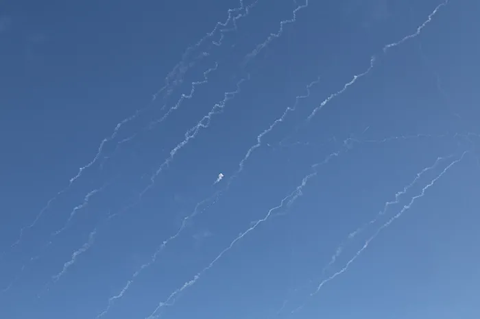 ak-parti-sozcusu-omer-celik-israil-herkes-icin-tehdit-1750590022515.jpeg İran'ın İsrail'e başlattığı füzeli saldırıdan görüntü