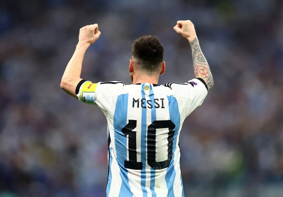 lionel-messi-milli-takim-kariyerini-bu-macla-sonlandiriyor-1789537828183.jpg Lionel Messi Arjantin Milli Takımı’na veda ediyor: Son kez Benin maçında sahaya çıkacak - 1