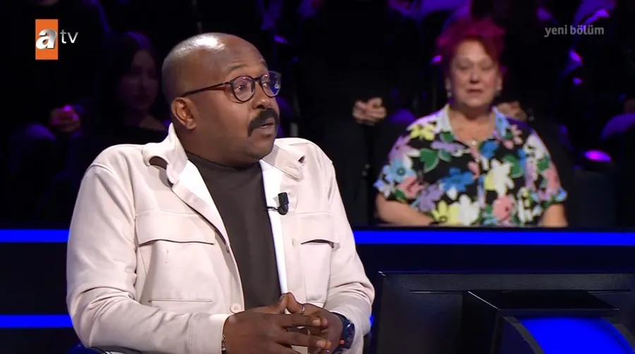 milyonerde-nefes-kesen-anlar-300-bin-tllik-dolandiricilik-sorusu-studyoyu-kilitledi-1773095356401.jpg Milyoner'de nefes kesen anlar! 300 bin TL'lik 'dolandırıcılık' sorusu stüdyoyu kilitledi - 3