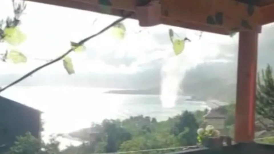 Sinop Türkeli'de denizde hortum oluştu