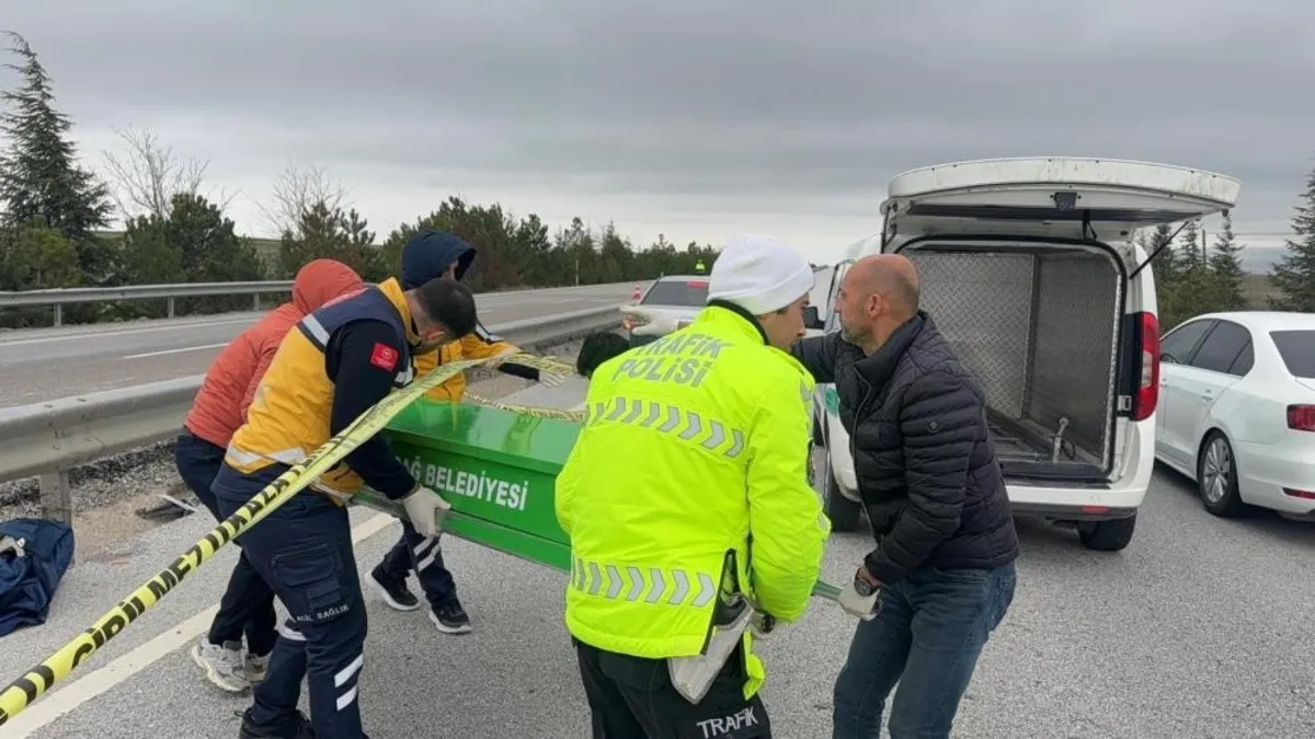 Afyon'da yan yatan araç metrelerce sürüklendi:1 kişi öldü, 2 kişi yaralandı