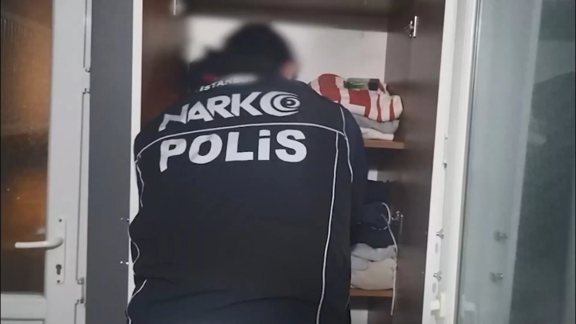 Kadıköy'de zehir tacirlerine dev operasyon! Paravan şebeke deşifre edildi: 75 tutuklama