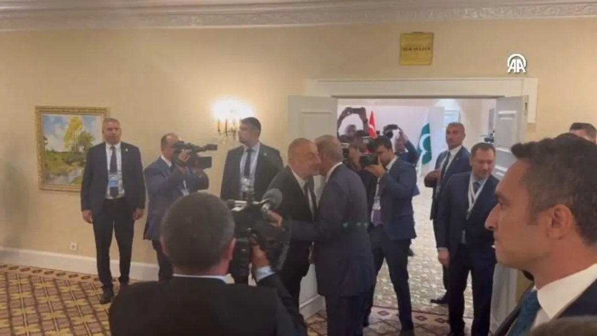 Astana'da sıcak buluşma! Başkan Erdoğan ve Aliyev'in samimi sohbeti böyle görüntülendi: "Bayağı dirisin maşallah"