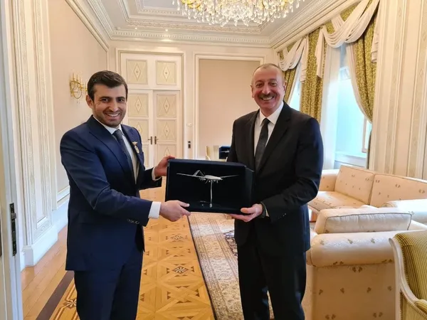 SİHA’ların mucidi Selçuk Bayraktar’a büyük onur! Aliyev’den Bayraktar’a madalya