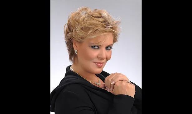 muserref-akay-kimdir-kac-yasinda-muserref-akay-evli-mi-esi-kimdir-muserref-akayin-cocugu-var-mi-1645001614588.jpg Müşerref Akay kimdir, kaç yaşında? Müşerref Akay evli mi, eşi kimdir? Müşerref Akay'ın çocuğu var mı? - 2