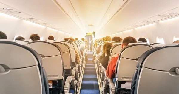 Dünya bu skandalı konuşuyor! Uçak tuvaletinde yeni doğmuş bebek bulundu