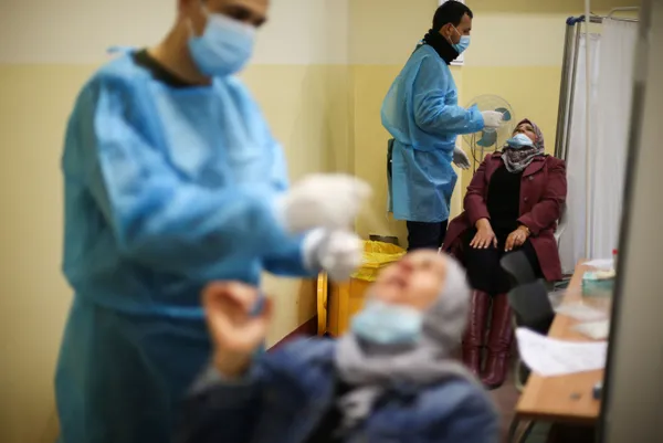 son-dakika-saglik-bakanligi-koronavirus-rehberini-guncelledi-ingiltere-mutasyonuyla-ilgili-flas-duzenleme-1615206305196.jpg Son dakika: Sağlık Bakanlığı koronavirüs rehberini güncelledi! İngiltere mutasyonuyla ilgili flaş düzenleme - 1