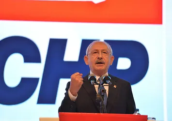 Antalya'da CHP'li Meclis Üyesi Reşat Oktay sert sözlerle istifa etti