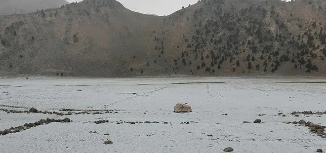 Antalya’da kar sürprizi! Ortalık beyaza büründü