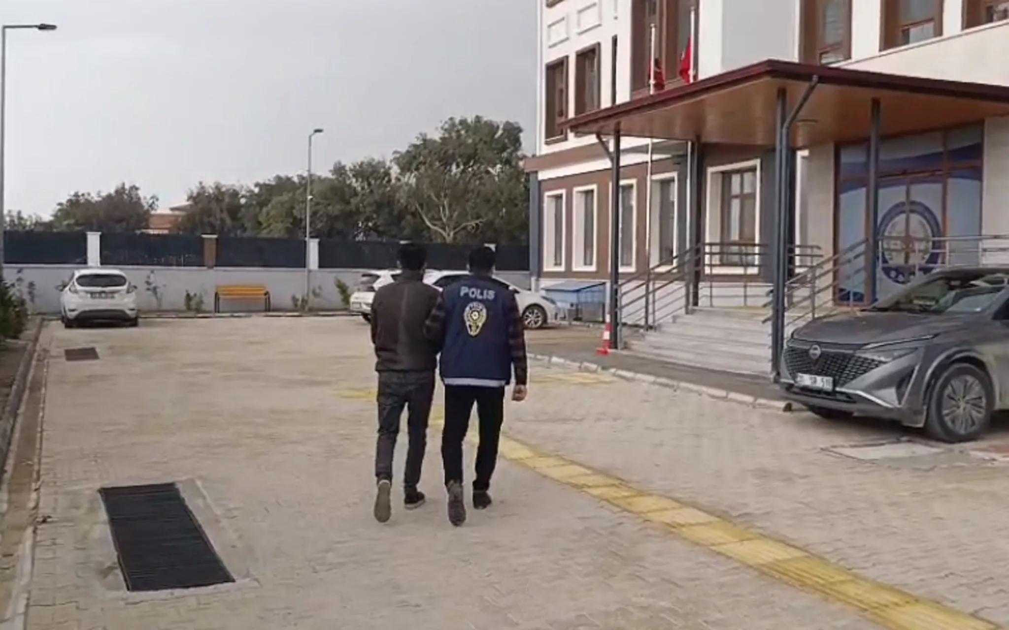 Samandağ'da hapis cezasıyla aranan 2 kişi yakalandı