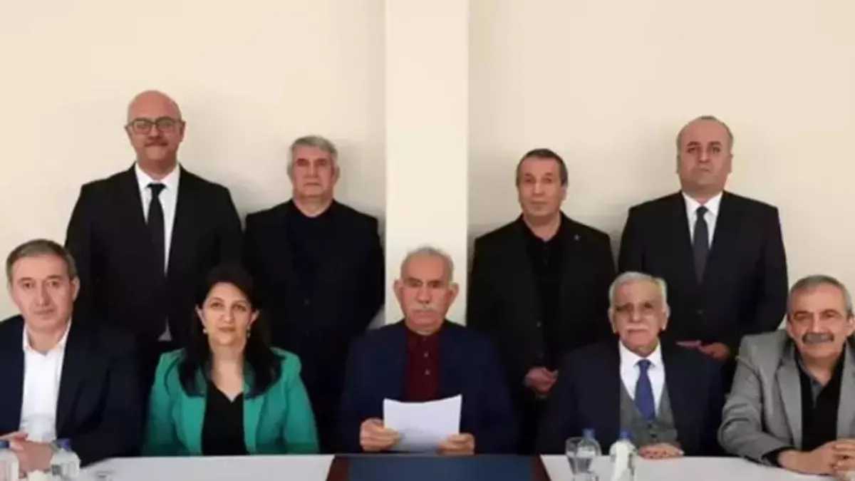 İşte Öcalan'ın el yazısıyla yazdığı terörsüz Türkiye çağrısının tam metni: Tüm gruplar silahı bıraksın