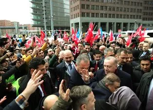 Başkan Erdoğan'a Berlin'de sevgi gösterisi