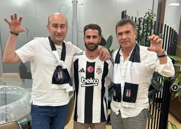 besiktasta-rafa-silva-sesleri-kartal-yaz-bombasini-patlatti-yildiz-oyuncu-istanbula-geldi-1719349250570.jpg Beşiktaş'ta Rafa Silva sesleri! Yıldız oyuncu İstanbul'a geldi - 5
