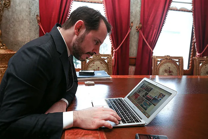 Bakan Berat Albayrak AA’nın Yılın Fotoğrafları oylamasına katıldı