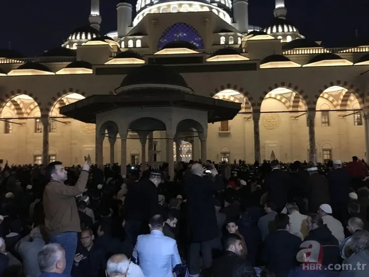 Büyük Çamlıca Camii'nde tarihi kalabalık!