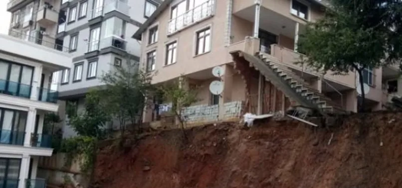 Sancaktepe'de bir bina çökmek üzere!