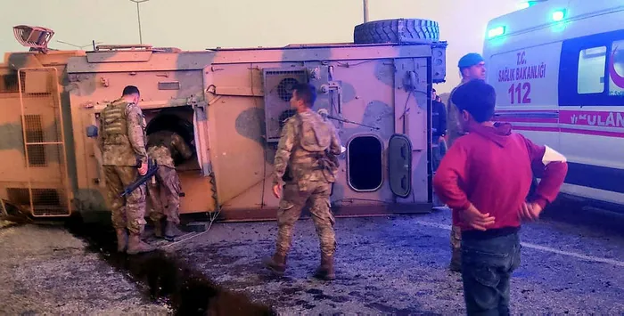 Son dakika: Siirt’te zırhlı askeri araç devrildi - 2