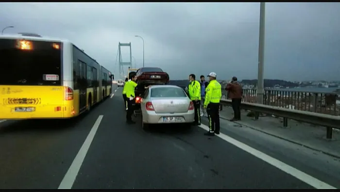 15 Temmuz Şehitler Köprüsü girişindeki kaza trafik yoğunluğu oluşturdu - 1