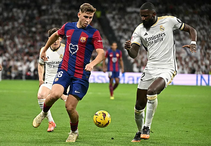 el-clasicoda-futbol-ziyafeti-jude-bellingham-uzatmalarda-fisi-cekti-1713733914424.jpg El Clasico'da futbol ziyafeti! Jude Bellingham uzatmalarda fişi çekti - 3